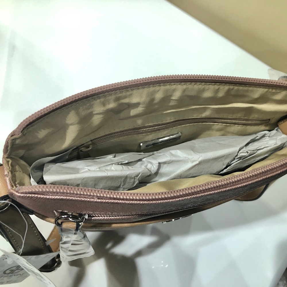 New Giani Bernini Crossbody Bag (Store Return) - Picture 8 of 10